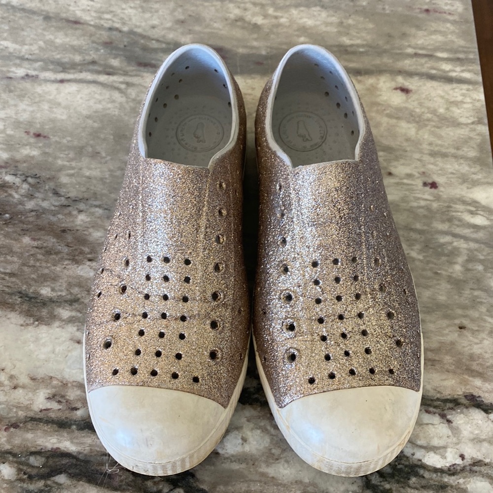 Native pink glitter shoes